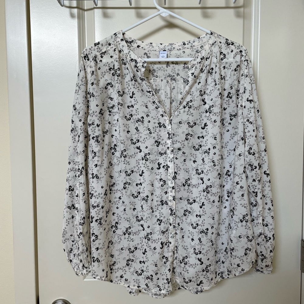 NWOT Old Navy Sheer Floral Long Sleeve Button-up Blouse - S